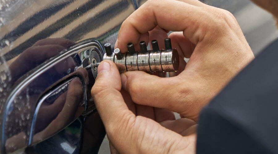 Expert Emergency Roof Repairs services in Lakeshore, CA